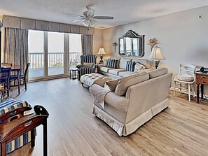 TV - Warwick 203 Oceanfront - Great views of Ocean and Pool, Clubhouse Access (Pawleys Island)