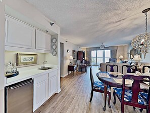 Interior - Warwick 203 Oceanfront - Great views of Ocean and Pool, Clubhouse Access (Pawleys Island)