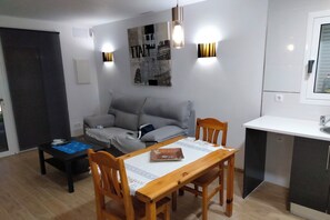 Living area - Apartment located 20m from the sea (Can Picafort)
