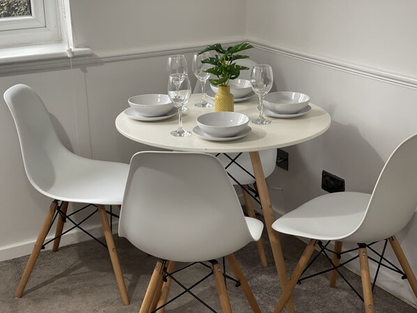 Dining - Modern 1 Bed ground floor apartment (dartford)