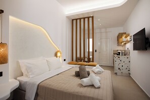 Luxury Suite | 1 bedroom, hypo-allergenic bedding, minibar, in-room safe