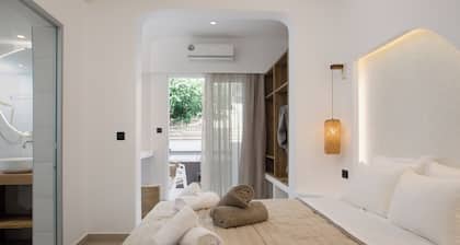 Stay Helios - Aparts & Pool Suites