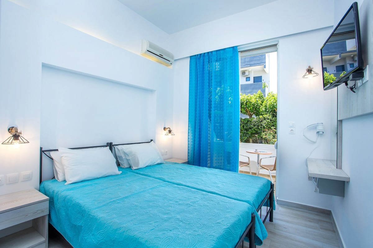 Standard Twin Room | 1 bedroom, hypo-allergenic bedding, minibar, in-room safe