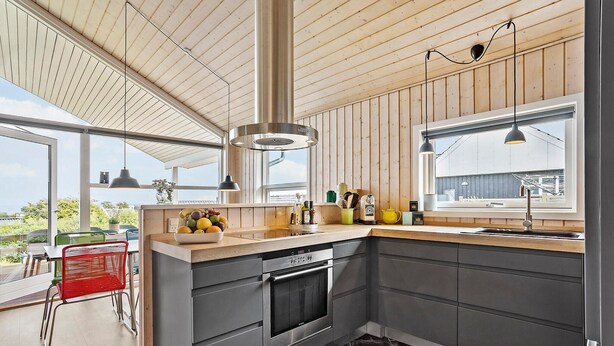 A modern kitchen with a built-in oven, a sink, and a window overlooking a garden. - Pet friendly home in Hejls with WiFi (Hejls)