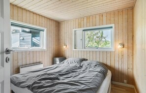 4 bedrooms, travel crib, free WiFi