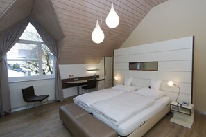 Hypo-allergenic bedding, minibar, in-room safe, desk - Flussbett Hotel (Guetersloh)