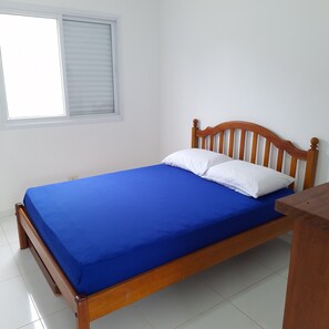 1 habitación, tabla de planchar con plancha y wifi gratis 