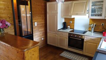 KylskÄp, mikrovÄgsugn, ugn och spishÀll