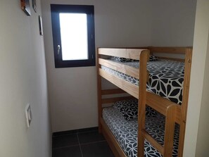 2 bedrooms, iron/ironing board, travel cot - Beautiful 4-6 person gîte in the center of Vallon Pont d'Arc (Vallon-Pont-d'Arc)