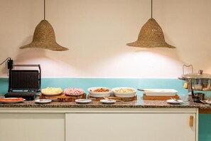 A buffet setup with various food items and a grill station. - Hotel do Pescador (Cairu)