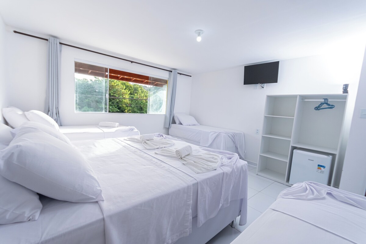 Quarto Familia | Minibar, skrivebord, strykejern/-brett og wi-fi (inkludert)