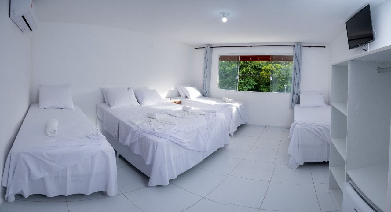 Quarto família | Frigobar, escrivaninha, ferros/tábuas de passar roupa, Wi-Fi de cortesia