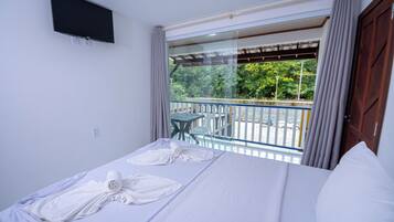 Quarto Duplo com Varanda | Minibar, desk, iron/ironing board, free WiFi