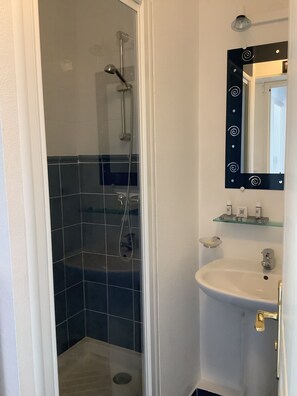 Bathtub, hair dryer, towels