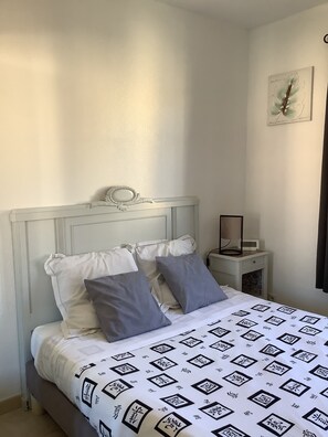 3 chambres, fer et planche à repasser, Wi-Fi gratuit, draps fournis