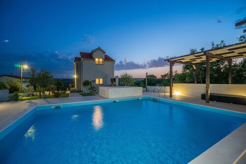 Holiday home with swimming pool