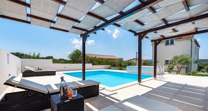 Holiday home with swimming pool
