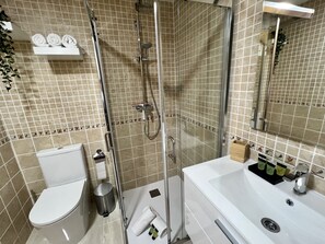 Shower, hair dryer, towels, soap - Costa Adeje Sunset Apartment - Sea Views & Pool (Costa Adeje)