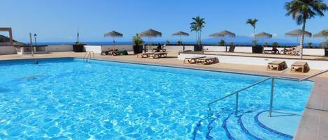 Outdoor pool, a heated pool