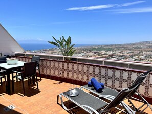 Outdoor dining - Costa Adeje Sunset Apartment - Sea Views & Pool (Costa Adeje)