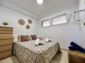 2 bedrooms, desk, iron/ironing board, travel cot - Costa Adeje Sunset Apartment - Sea Views & Pool (Costa Adeje)