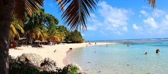 Spacious studio near beach and pool