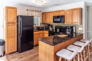 Réfrigérateur, four, plaque de cuisson, lave-vaisselle