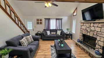 Smart TV, fireplace