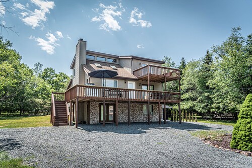 ~Serenity~A Unique Destination -SLEEPS 14 5BR/3BATH/Gameroom-- Close to Lake