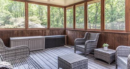 ~Serenity~A Unique Destination -SLEEPS 14 5BR/3BATH/Gameroom-- Close to Lake