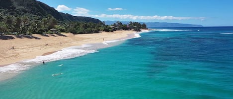 Una spiaggia nelle vicinanze