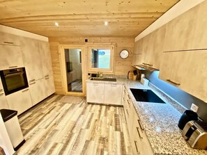 Kühlschrank, Mikrowelle, Ofen, Geschirrspüler