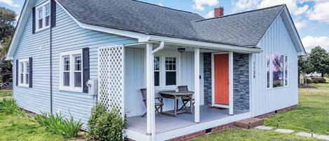 The Waterview Cottage was built in 1945.