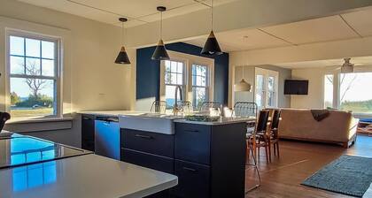 Waterview Cottage on the Currituck Sound with Private Dock & Kayaks