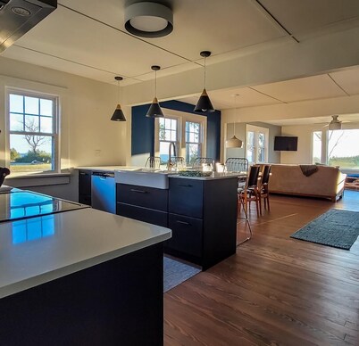 Waterview Cottage on the Currituck Sound with Private Dock & Kayaks