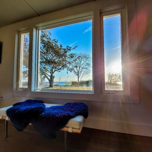 Waterview Cottage on the Currituck Sound with Private Dock & Kayaks