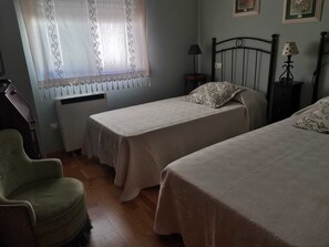 1 chambre, fer et planche à repasser, Wi-Fi, draps fournis