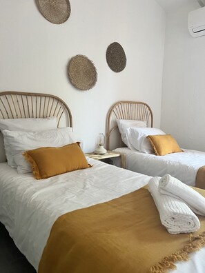2 bedrooms, iron/ironing board, travel cot, free WiFi