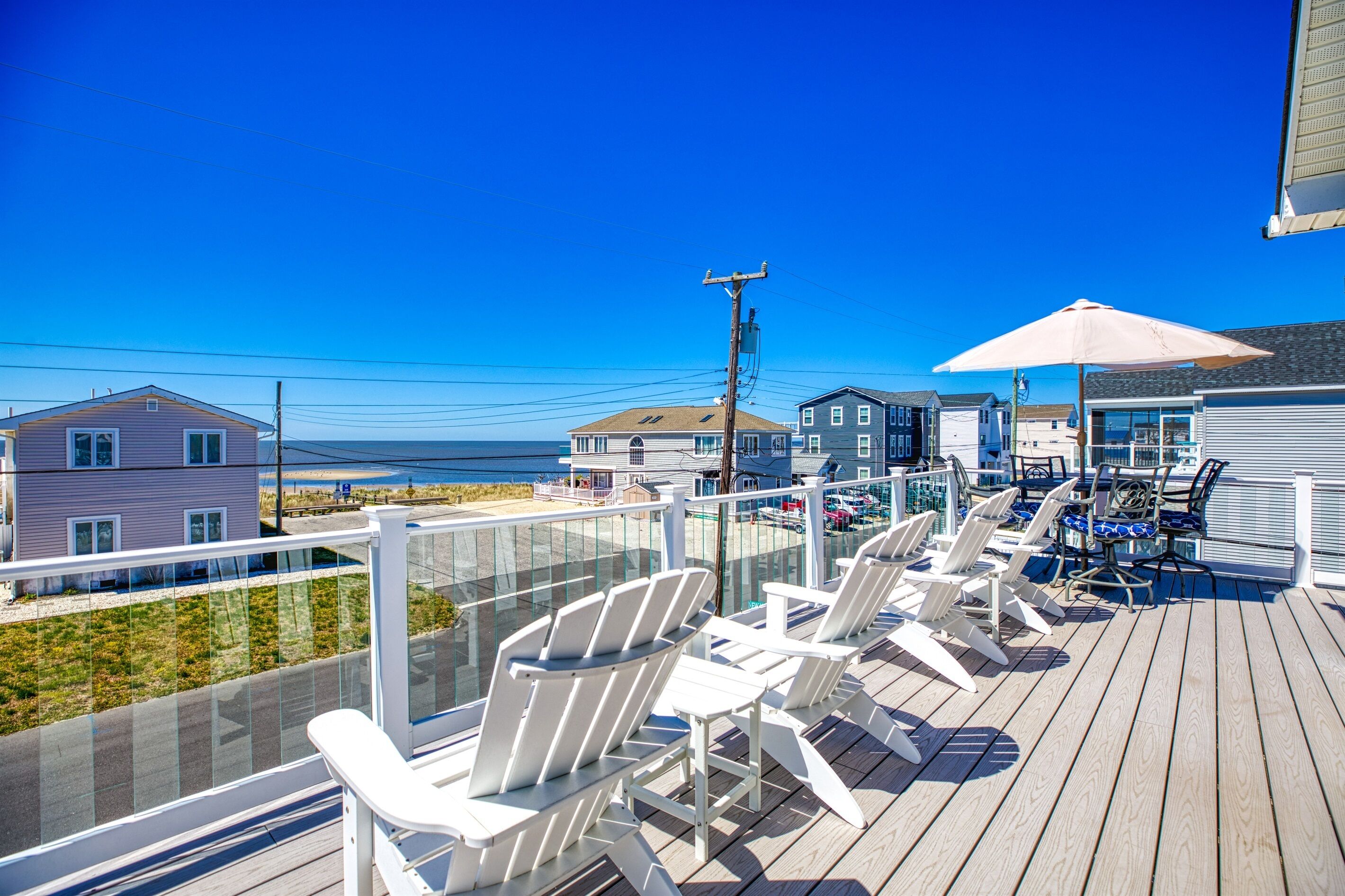 Sea Breeze~Amazing Water Views~Expansive Decks