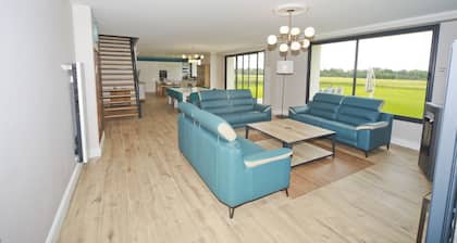 Large 15-person gite with swimming pool