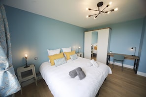 5 habitaciones, tabla de planchar con plancha y cuna de viaje 