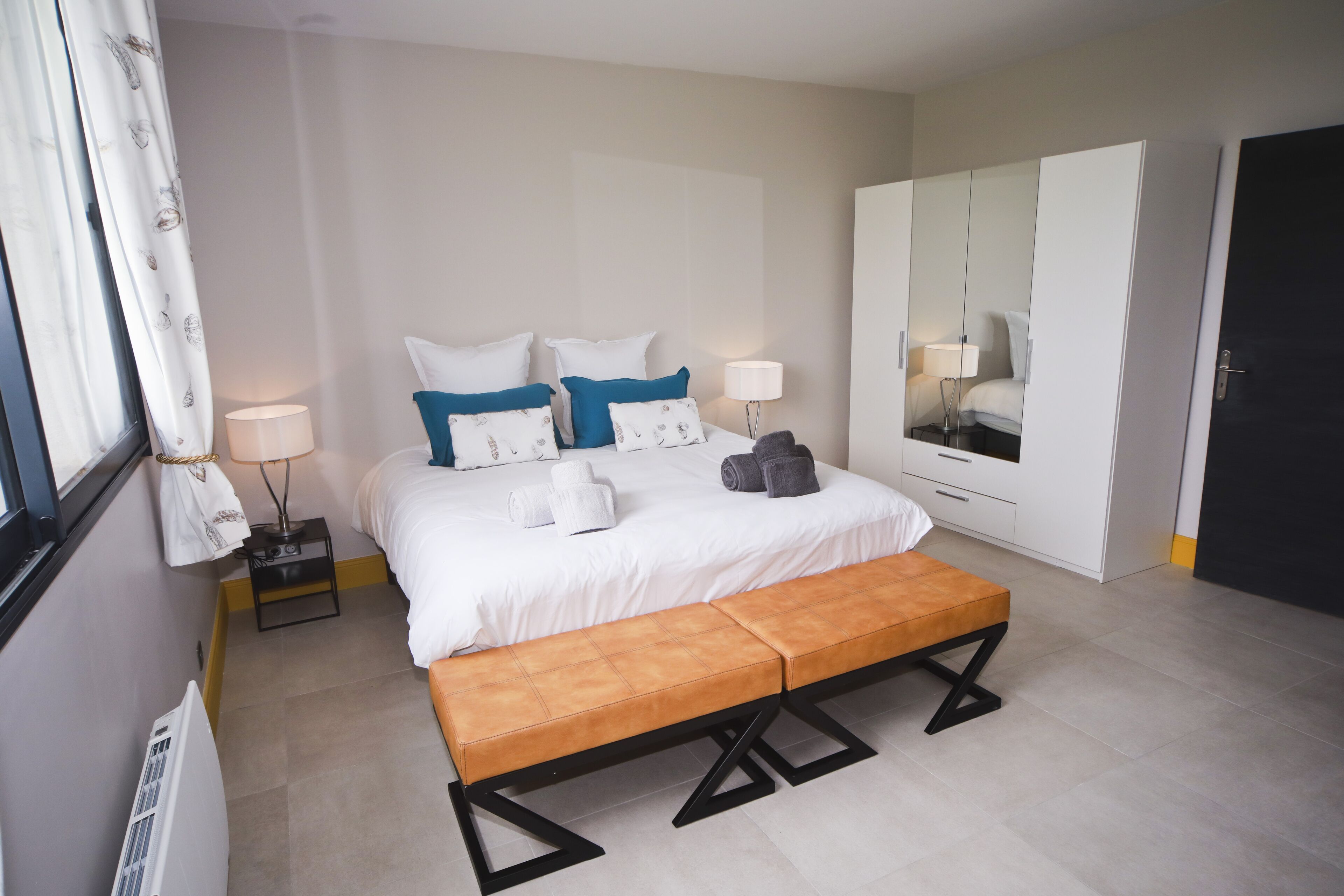 5 slaapkamers, een strijkplank/strijkijzer, reisbedje, gratis wifi