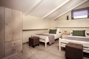 3 bedrooms, in-room safe, iron/ironing board, free WiFi