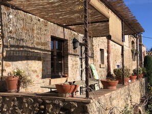 Outdoor dining - 2 independent Empordà/Costa Brava houses (Sobránigues)