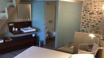 5 slaapkamers, een bureau, een strijkplank/strijkijzer, gratis wifi