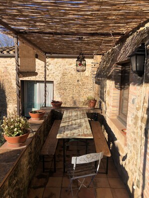 Outdoor dining - 2 independent Empordà/Costa Brava houses (Sobránigues)