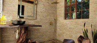 Ecoscape Jamaica - 2 Bedroom Cottage by the river - 30 Minutes to Ocho Rios