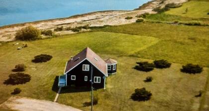 Coastal Blue at Brackley
3 Bedroom Cottage minutes from Brackley Beach