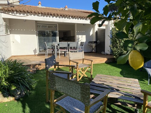 Jolie mas refait à neuf à deux pas d’un golf et d’une plage en face de St Tropez