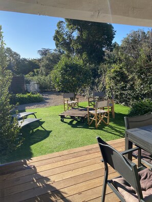 Outdoor dining - Lovely renovated farmhouse close to golf course and beach opposite St Tropez (Grimaud)